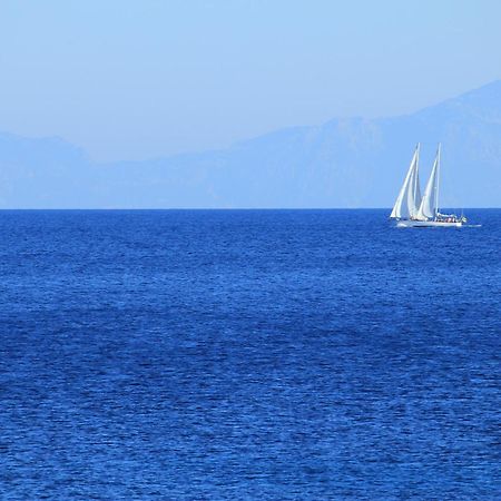 Mando Beachfront Stafylos Esterno foto