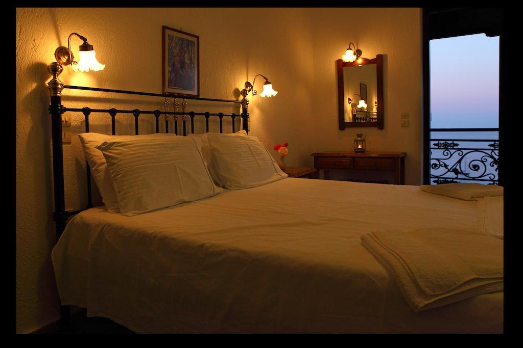 Mando Beachfront Stafylos Esterno foto