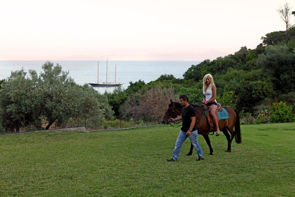 Mando Beachfront Stafylos Esterno foto